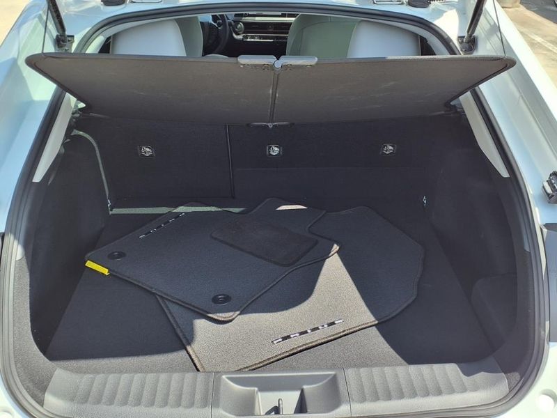 2023 Toyota Prius XLEImage 12