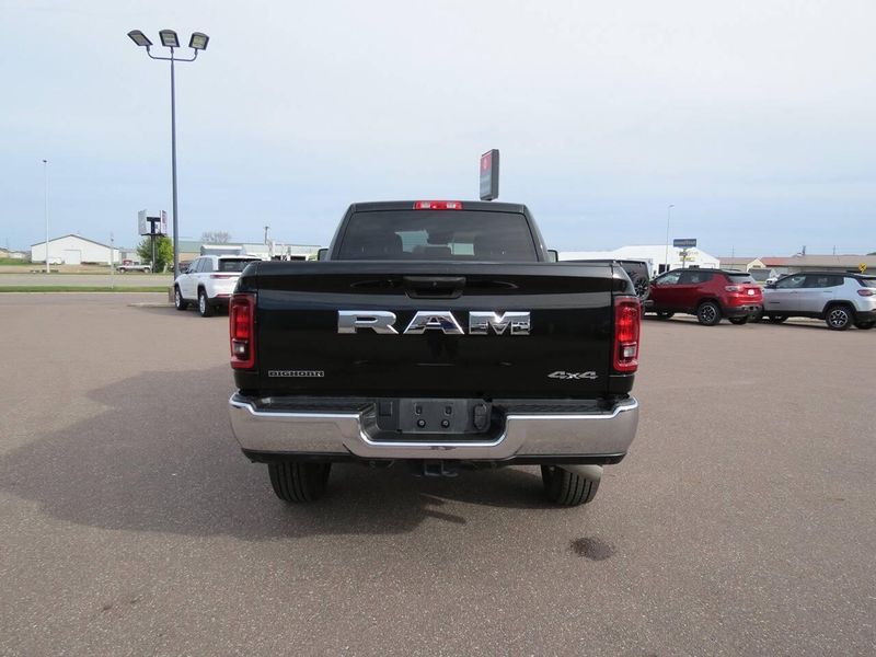 Used 2026 RAM 2500 Big Horn 4x4 4dr Crew Cab 6.3 ft. SB PickupImage 8