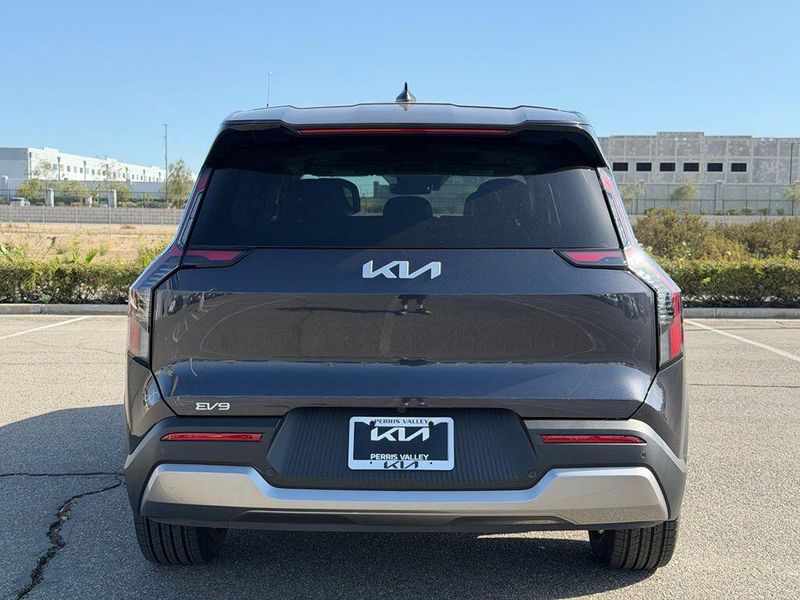 New 2026 Kia EV9 Light Long RangeImage 6