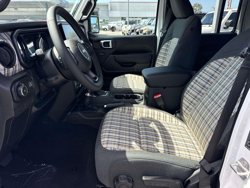 New 2026 Jeep Wrangler 4-door 85th Anniversary Edition