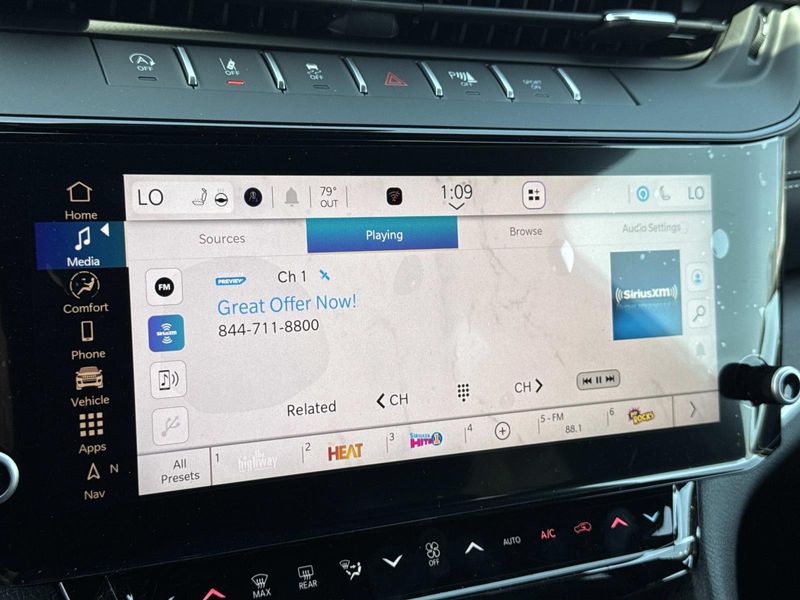 New 2026 Jeep Grand Cherokee Laredo Altitude 4x2
