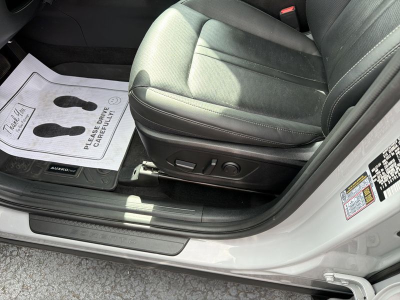 Used 2024 Kia Sorento SImage 25