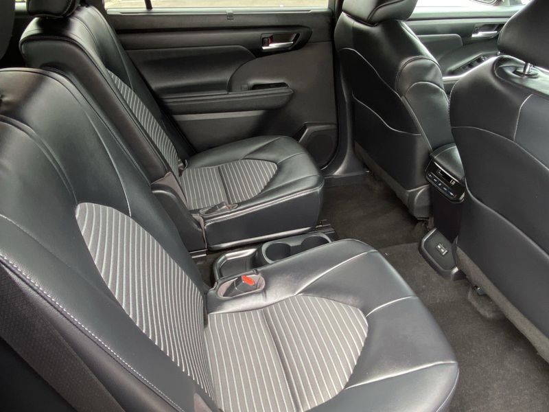 Used 2023 Toyota Highlander XSEImage 12