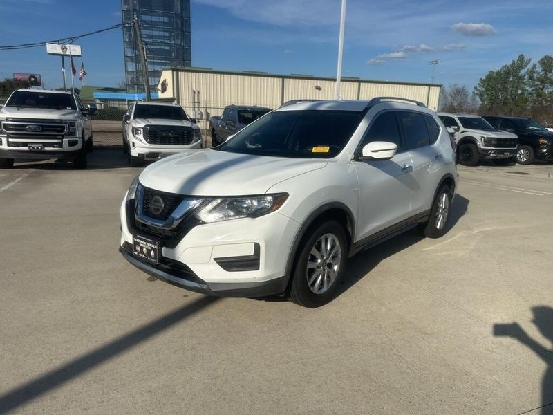 Used 2018 Nissan Rogue SVImage 1