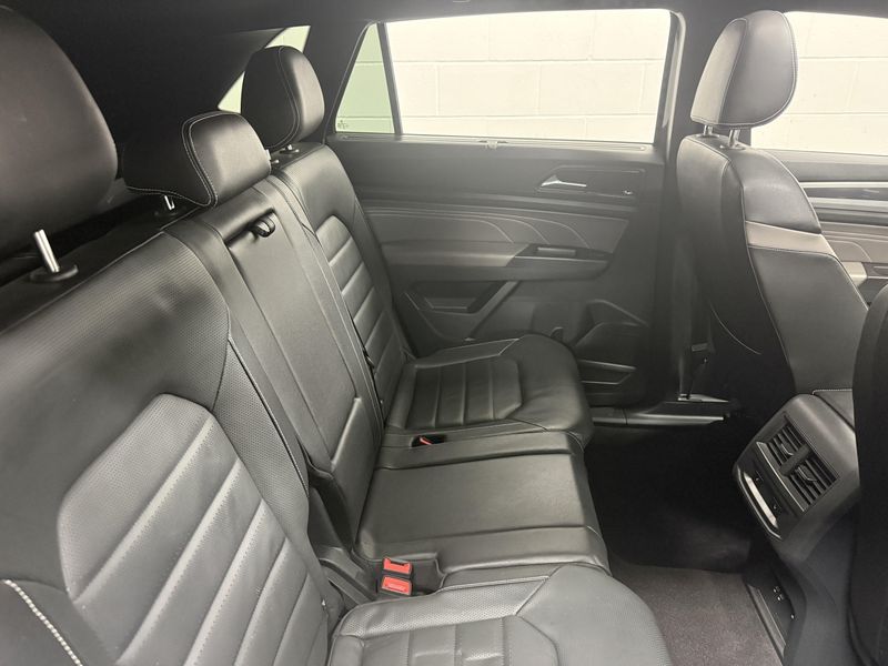 Used 2023 Volkswagen Atlas Cross Sport V6 AWD SEL Premium R-LineImage 17