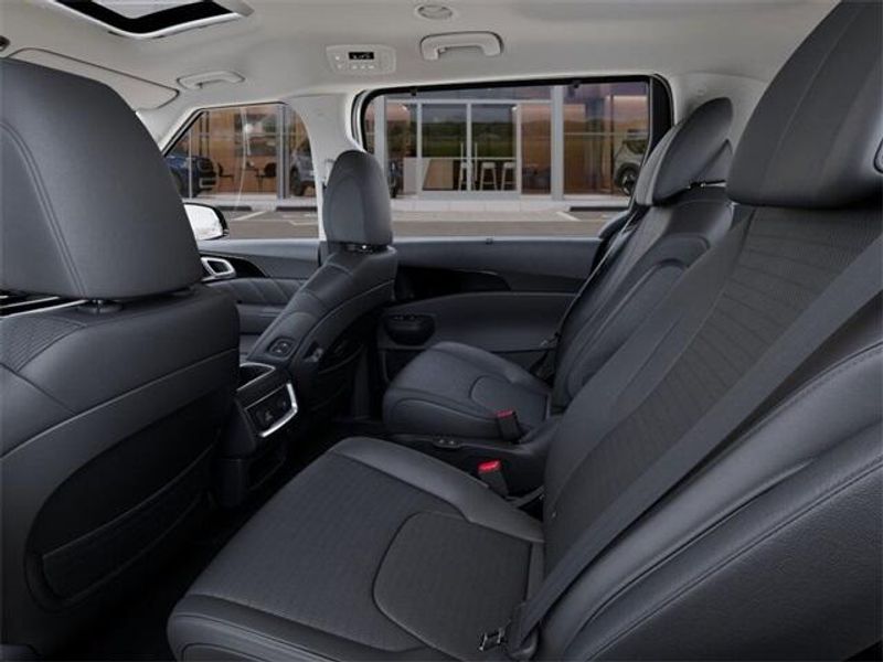 2025 Kia Carnival Hybrid SX PrestigeImage 18