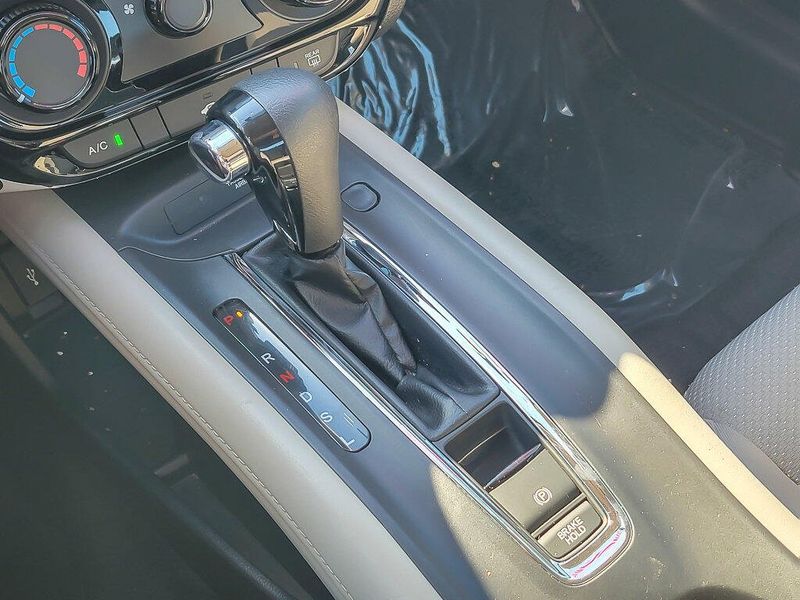 2017 Honda HR-V LX photo 16