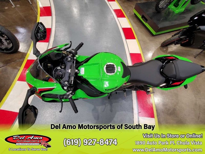 2024 Kawasaki ZX1002LRFAL-GN1  in a LIME GREEN/EBONY exterior color. Del Amo Motorsports of South Bay (619) 547-1937 delamomotorsports.com 