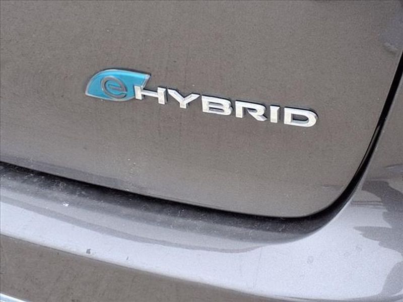 2022 Chrysler Pacifica Hybrid Touring LImage 12