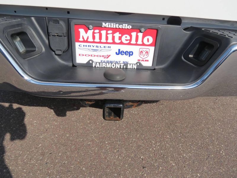 Used 2019 RAM 1500 Classic SLT 4x4 4dr Crew Cab 5.5 ft. SB PickupImage 9