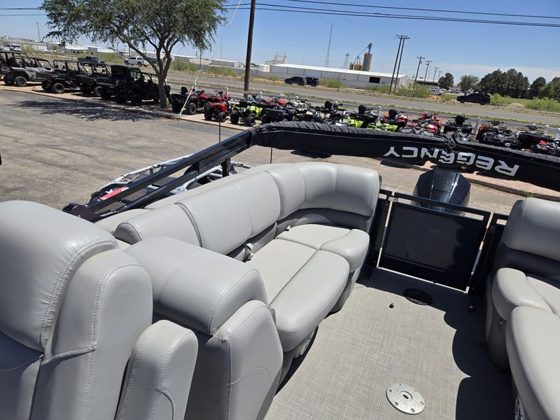 USED 2022 TRACKER REGENCY 230 DL3 Image 14