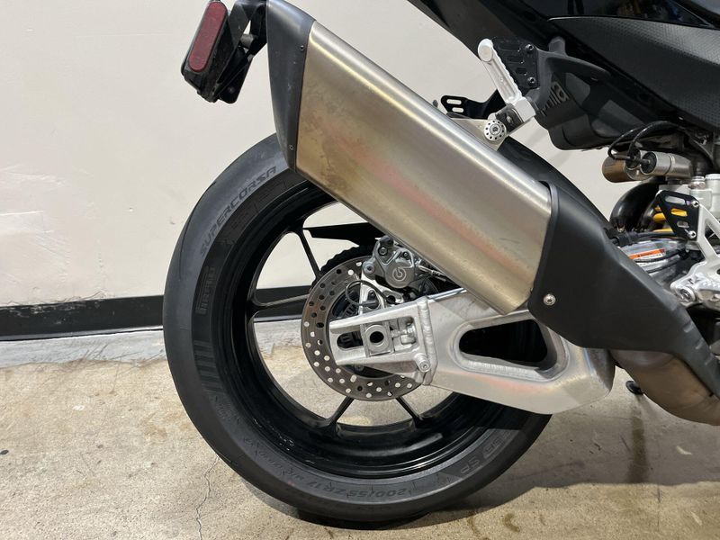 Used 2022 Aprilia Tuono V4 Factory 1100 Image 16