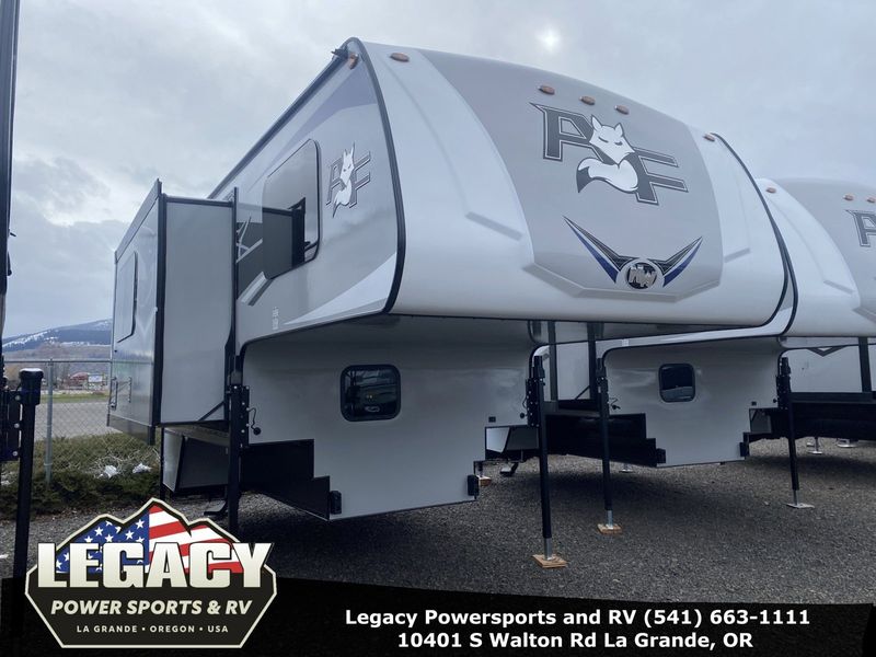 2024 ARCTIC FOX 811  in a MOON STONE exterior color. Legacy Powersports 541-663-1111 legacypowersports.net 
