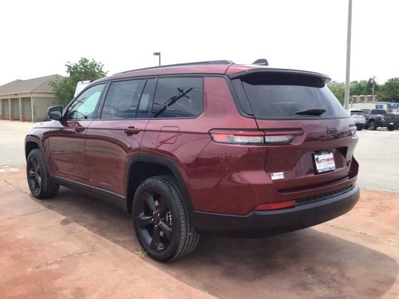 2025 Jeep Grand Cherokee L Altitude 4x2Image 3