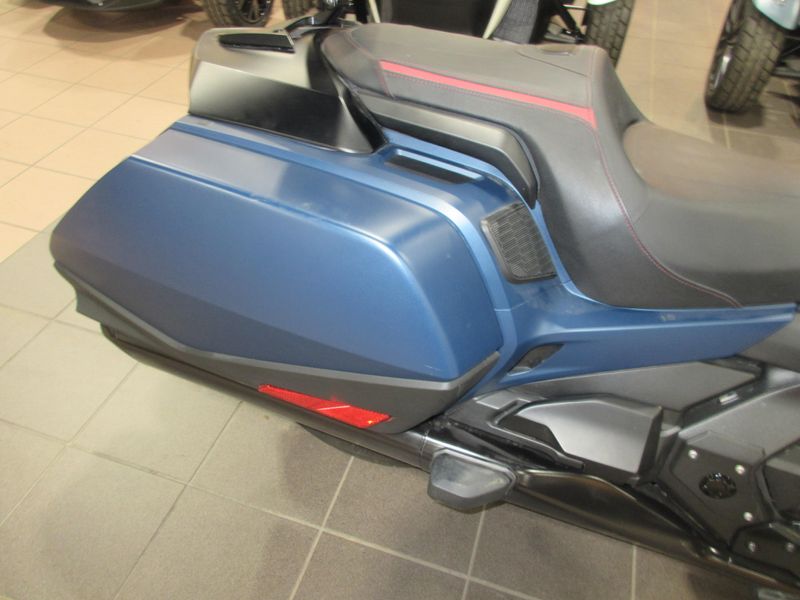 USED 2022 HONDA GOLDWING DCT Image 10