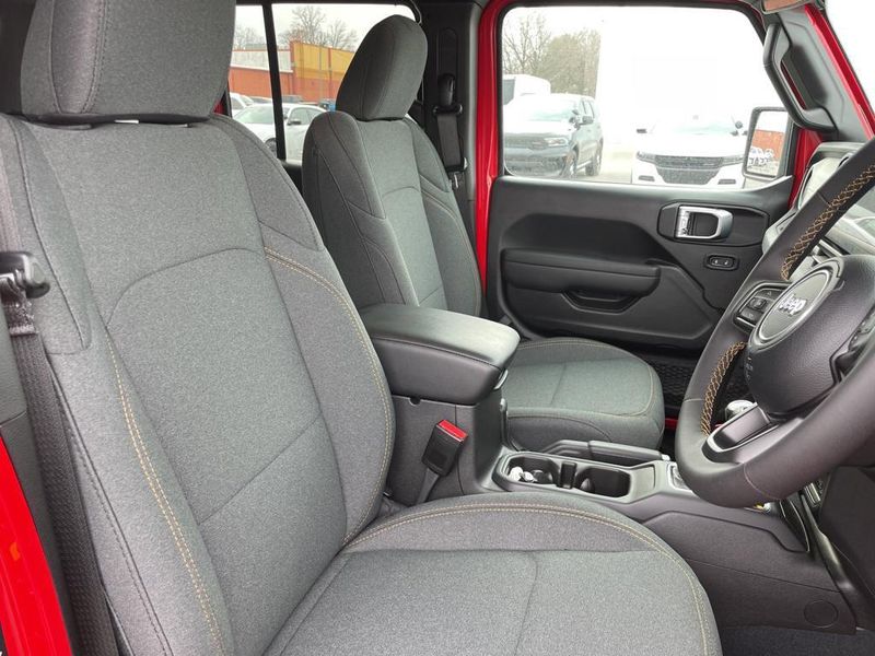 2024 Jeep Wrangler Unlimited Sport RHD photo 12