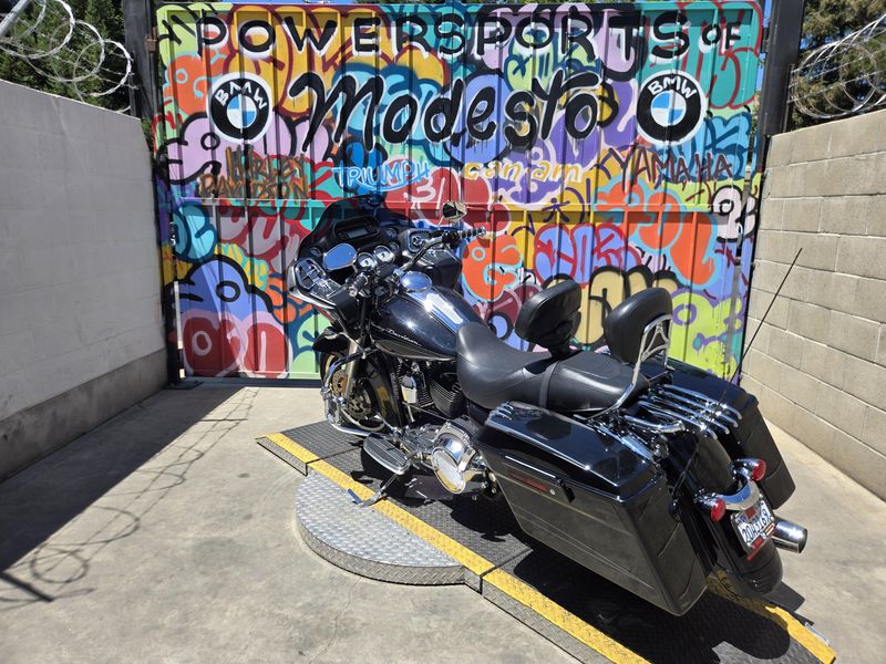 Used 2010 HARLEY ROAD GLIDE CUSTOM Image 7
