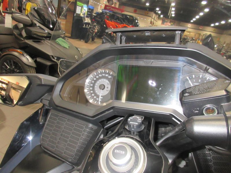 USED 2022 HONDA GOLDWING DCT Image 16