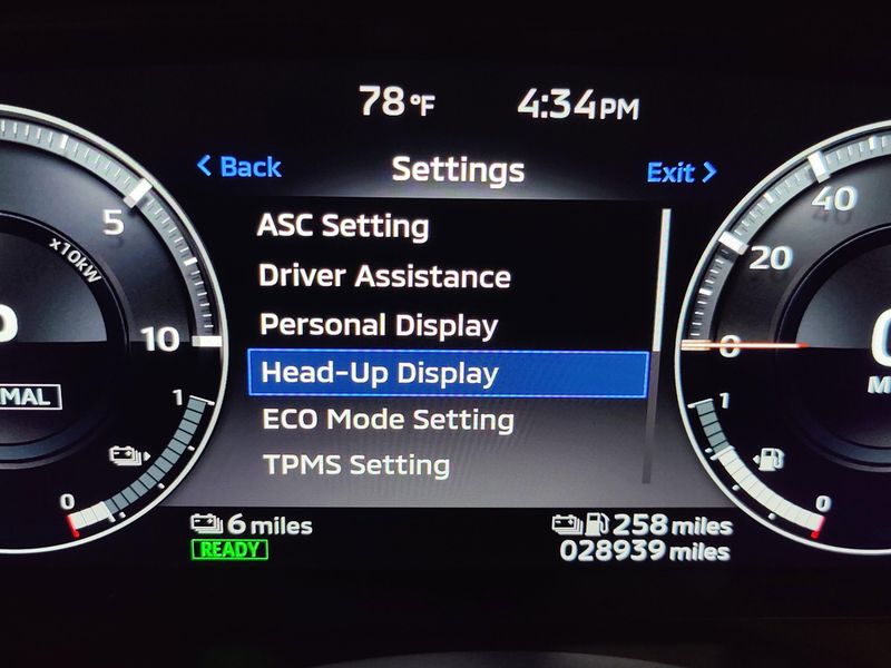 Used 2023 Mitsubishi Outlander PHEV SEL AWD 40th Anniv w/Sunroof/NavImage 9