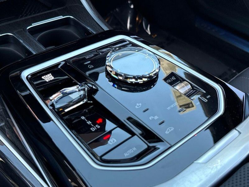 New 2026 BMW 7 Series 750e xDriveImage 23
