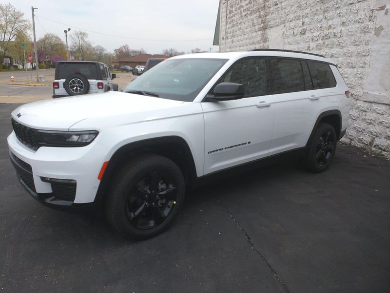 2025 Jeep Grand Cherokee L Limited 4x4Image 2