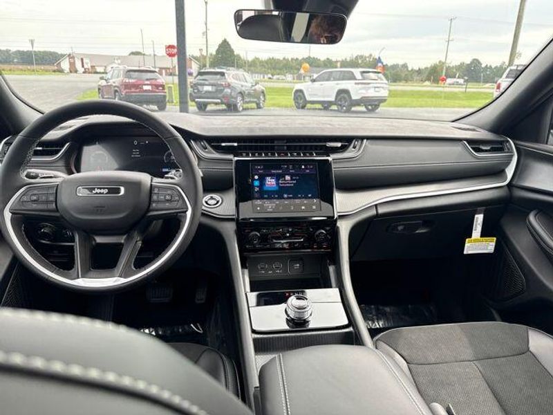 2025 Jeep Grand Cherokee L Altitude X 4x4