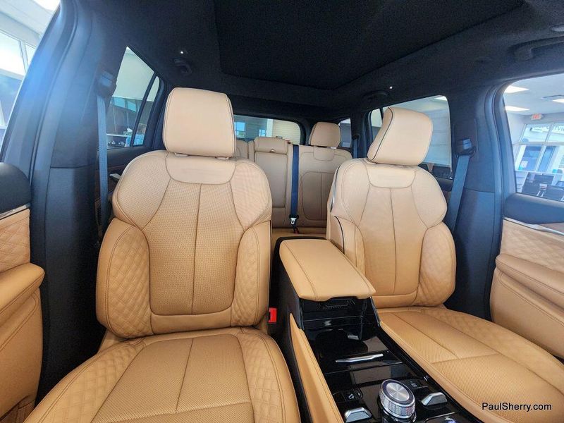 New 2025 Jeep Grand Cherokee Summit Reserve 4x4Image 39
