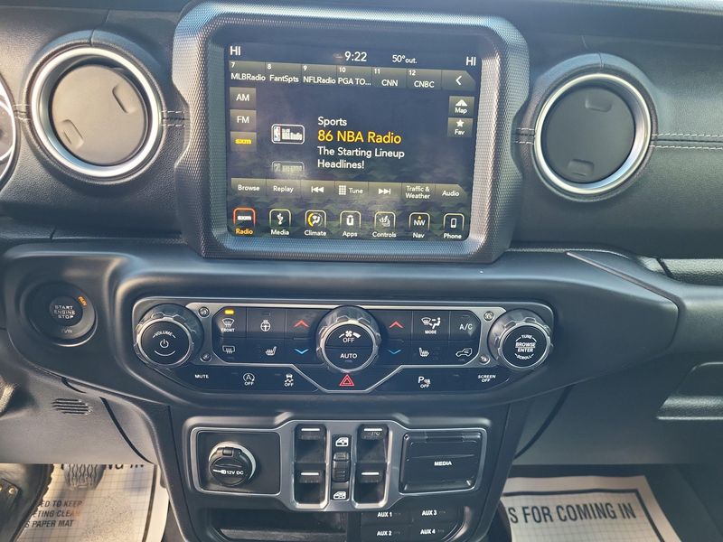 Used 2018 Jeep Wrangler Unlimited SaharaImage 7