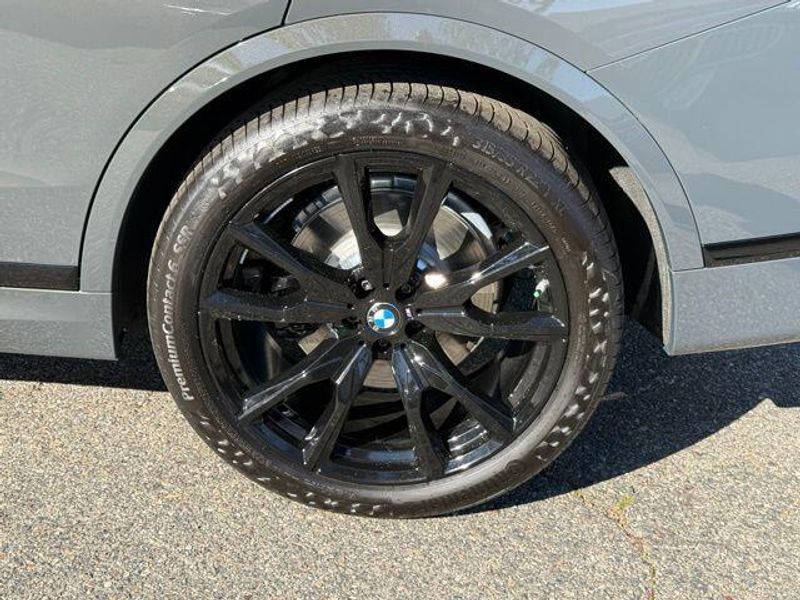 New 2026 BMW X7 xDrive40iImage 14