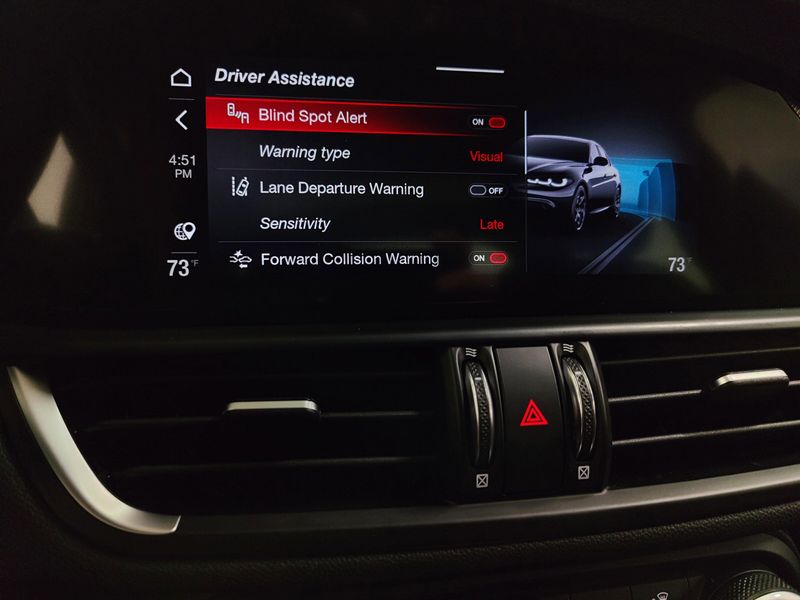 Used 2024 Alfa Romeo Giulia Ti AWD w/Sunroof/NavImage 9