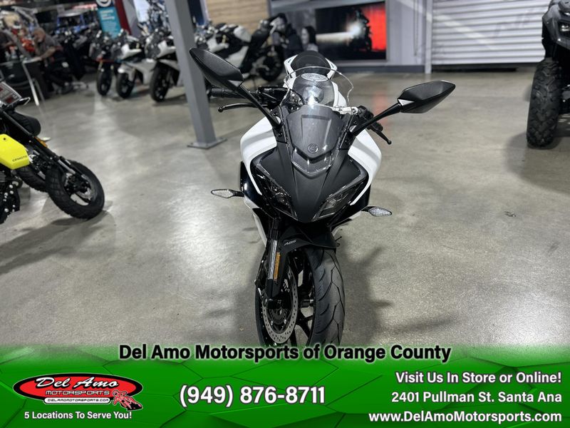 2025 CFMOTO 300SS Image 16