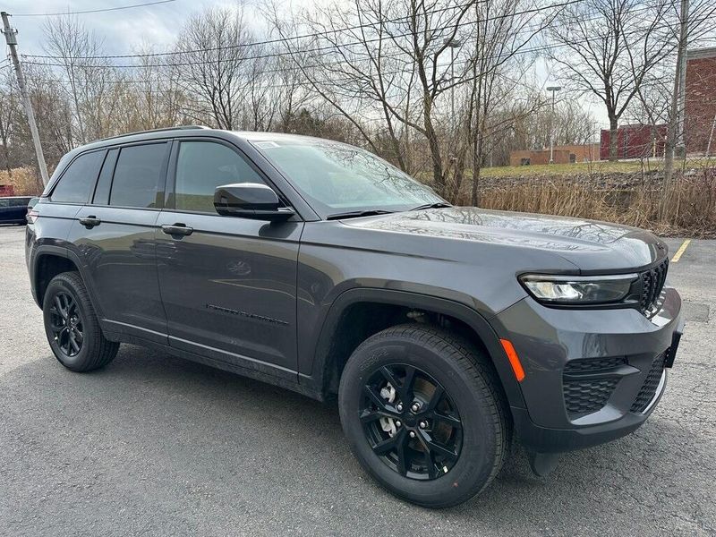 2025 Jeep Grand Cherokee Altitude X 4x4Image 1