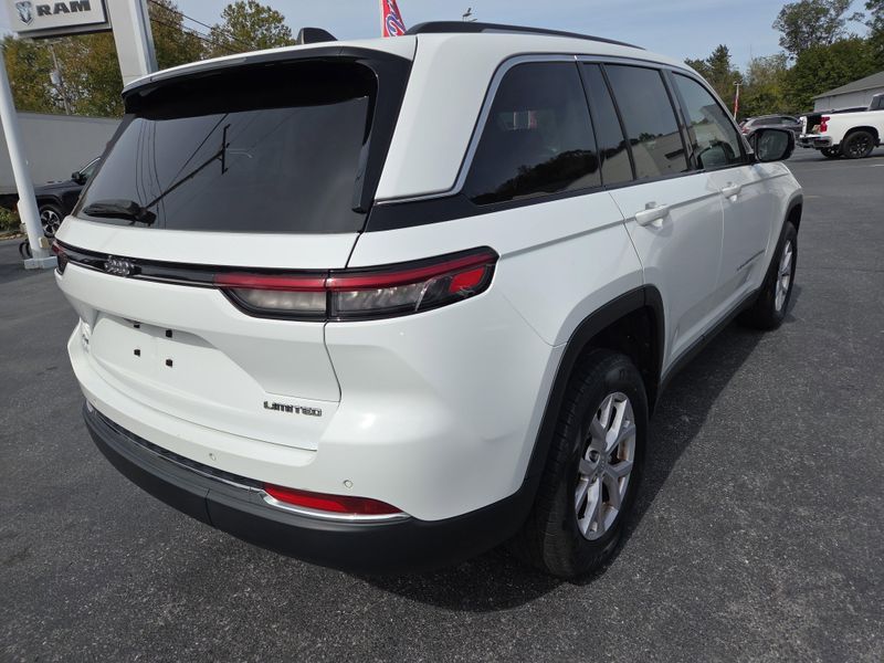 2022 Jeep Grand Cherokee Limited photo 3
