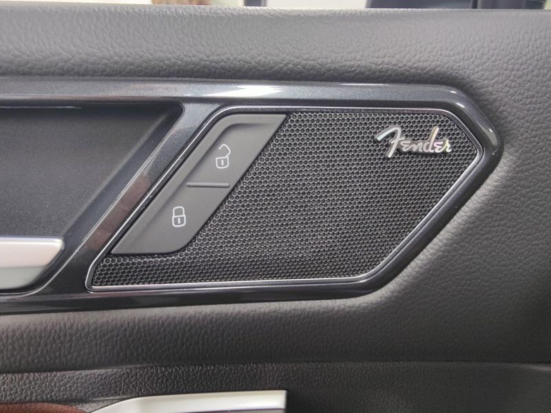 Used 2024 Volkswagen Tiguan AWD SEL R-Line w/Sunroof/navImage 9