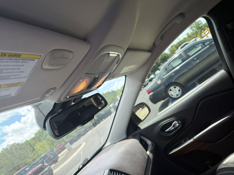 Used 2016 Jeep Cherokee TrailhawkImage 40