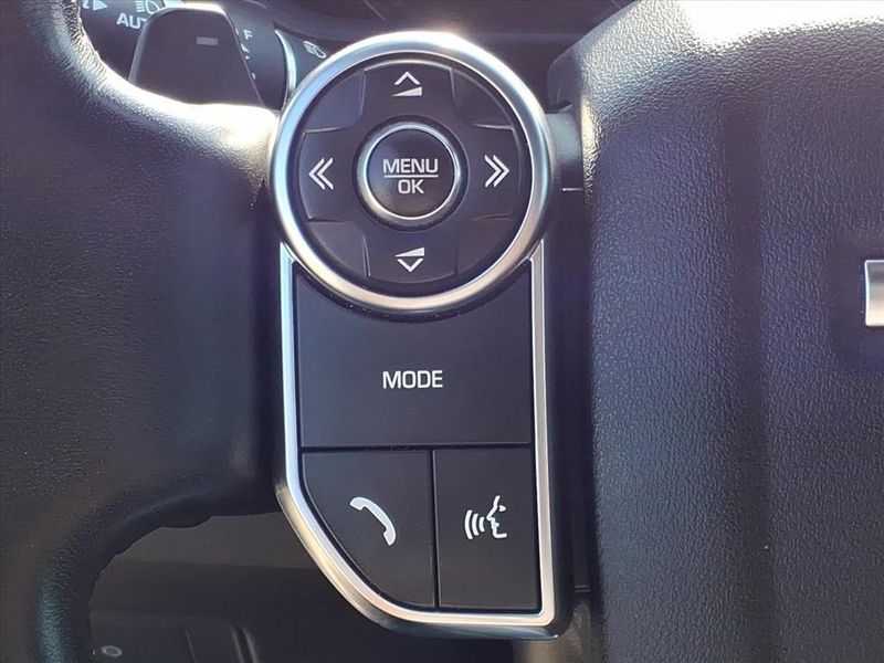 Used 2017 Land Rover Discovery HSEImage 24
