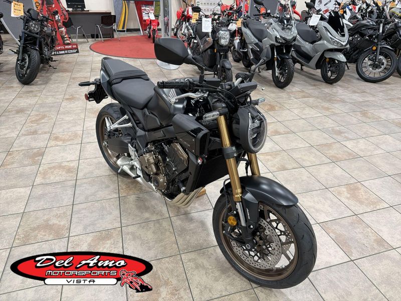 New 2026 Honda CB650R E-CLUTCH Image 1