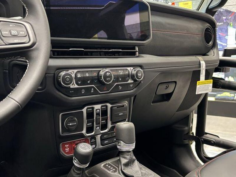 New 2025 Jeep Wrangler 4-door RubiconImage 18