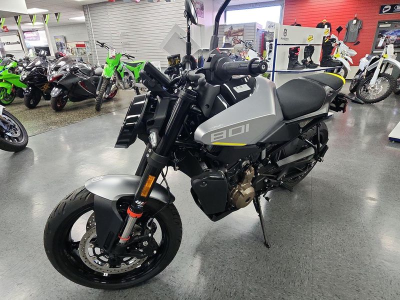 New 2025 Husqvarna VITPILEN 801 Image 17