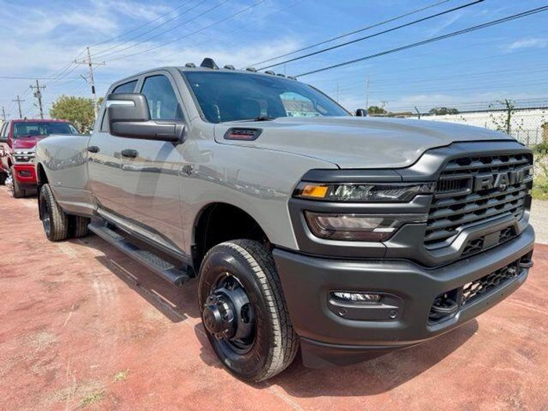 New 2027 RAM 3500 TradesmanImage 4