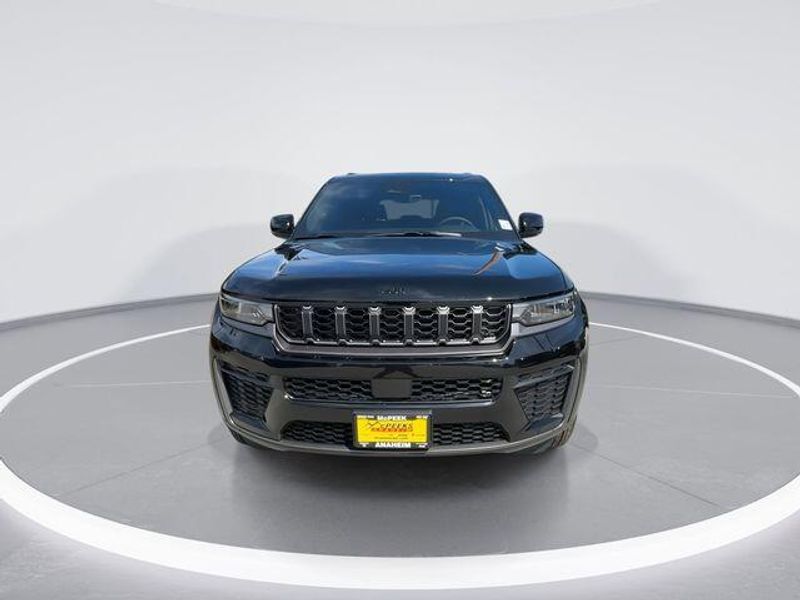 New 2026 Jeep Grand Cherokee Laredo Altitude 4x2Image 3