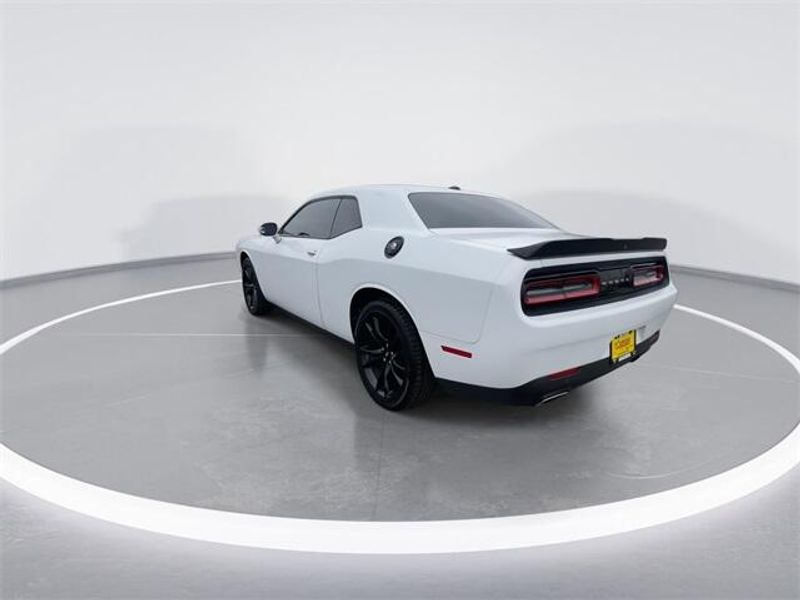 2018 Dodge Challenger SXTImage 6