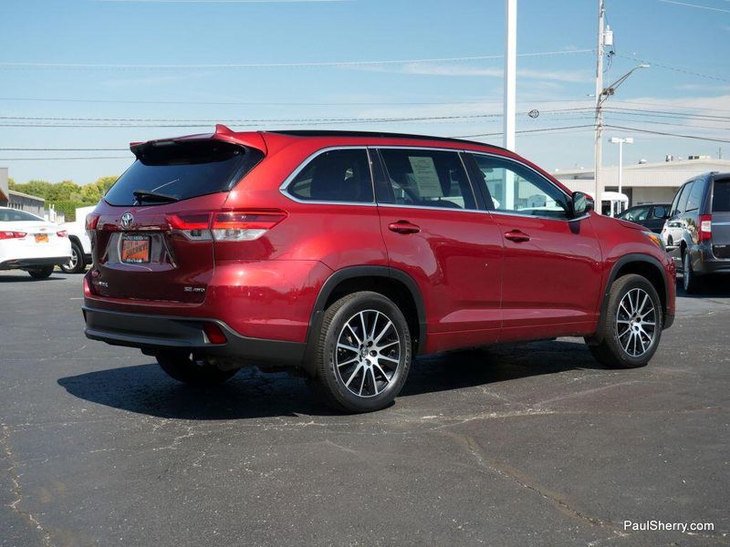 2017 Toyota Highlander SE photo 11