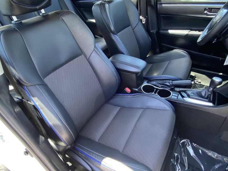 Used 2018 Toyota Corolla SEImage 11
