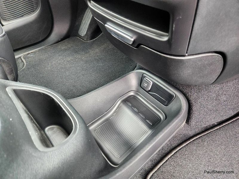 New 2026 Chrysler Voyager Lx