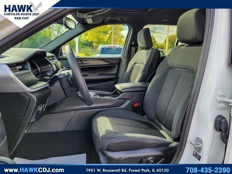 2024 Jeep Grand Cherokee Laredo X photo 4