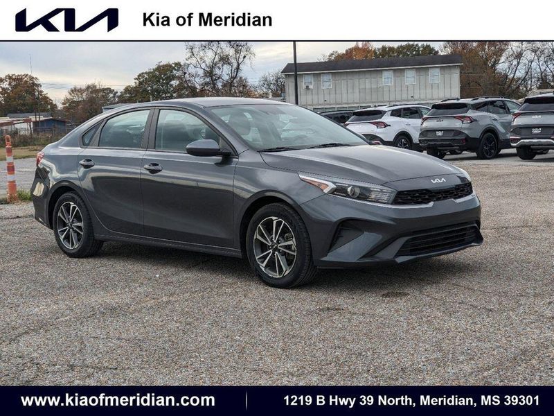 2022 Kia Forte LXSImage 1