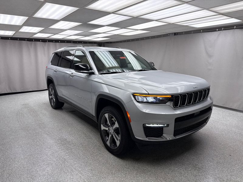 New 2025 Jeep Grand Cherokee L Limited 4x4Image 4