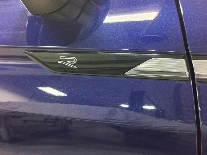 Used 2024 Volkswagen Tiguan AWD SEL R-Line w/Sunroof/NavImage 4