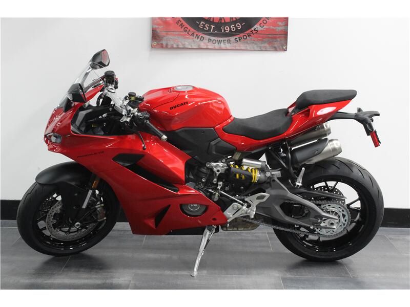 2025 Ducati PANIGALE V2 Image 2